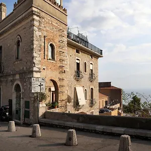 casa-costa.taorminaitalyhotels.com/