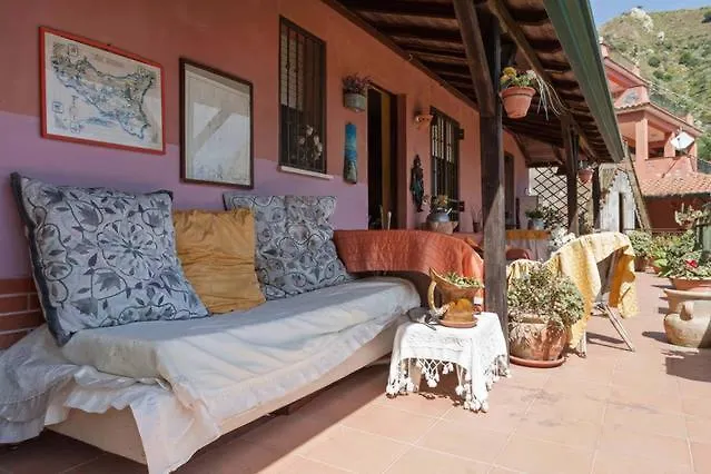 Carly & Dane Vacation House Taormina Privatunterkunft